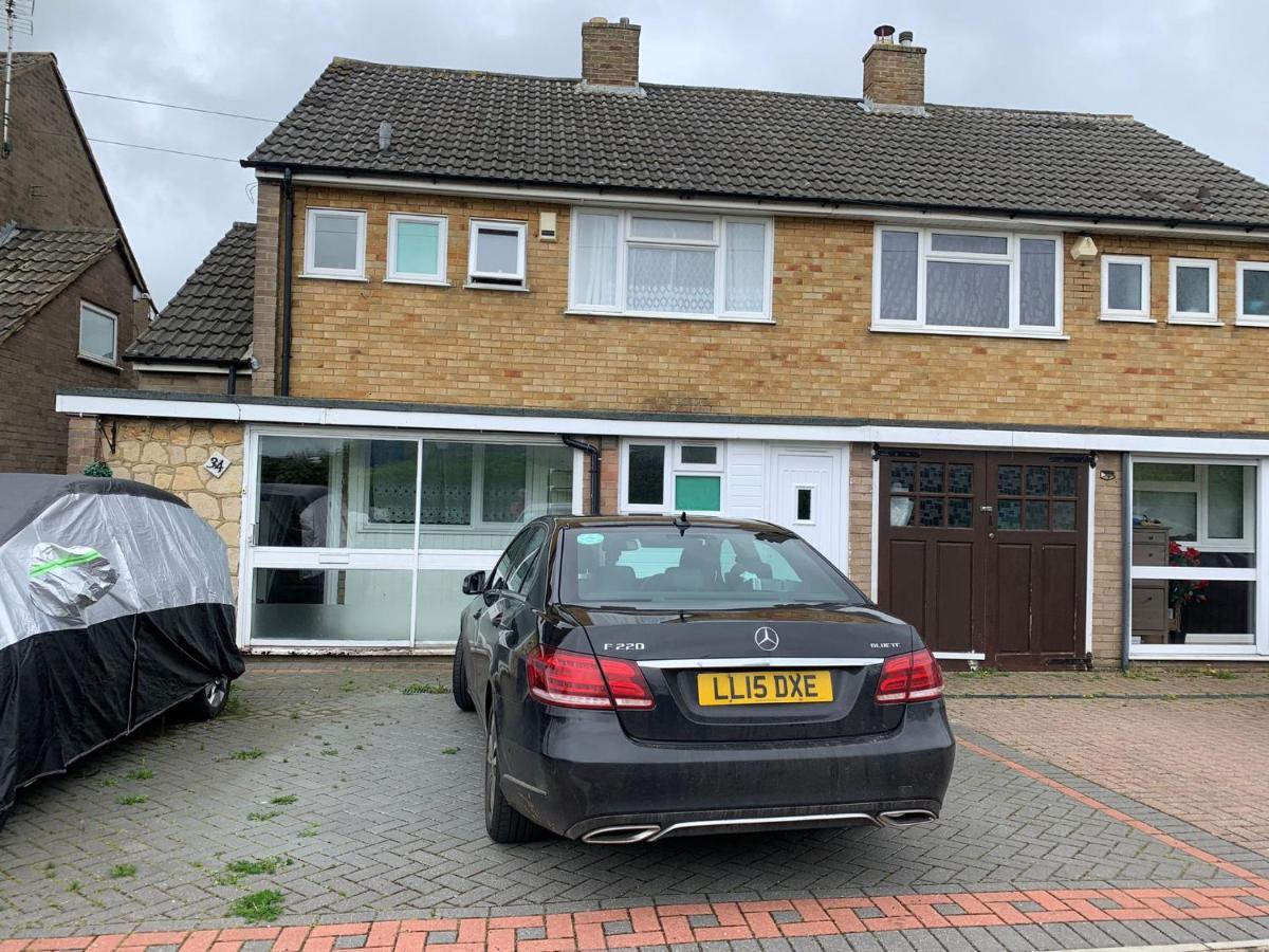 Beaconsfield 4 Bedroom House In Quiet And A Very Pleasant Area, Near London Luton Airport With Free Parking, Fast Wifi, Smart Tv Екстер'єр фото