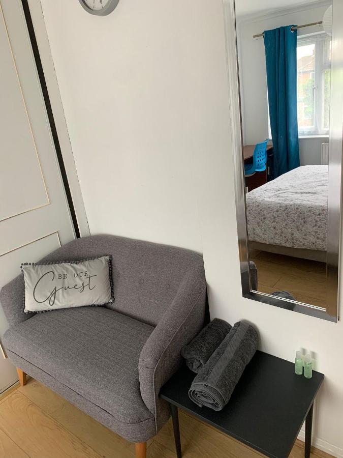 Beaconsfield 4 Bedroom House In Quiet And A Very Pleasant Area, Near London Luton Airport With Free Parking, Fast Wifi, Smart Tv Екстер'єр фото