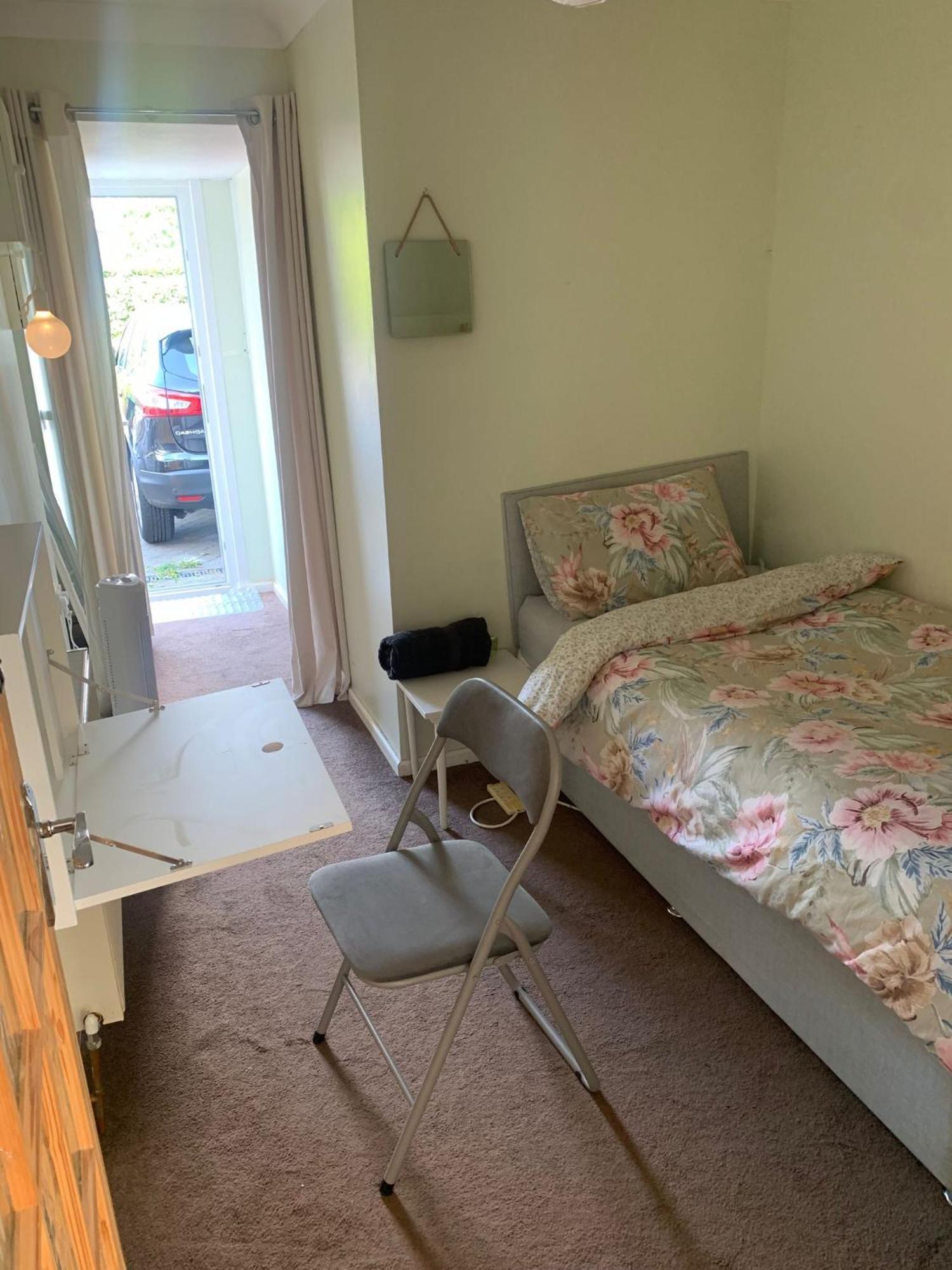 Beaconsfield 4 Bedroom House In Quiet And A Very Pleasant Area, Near London Luton Airport With Free Parking, Fast Wifi, Smart Tv Екстер'єр фото